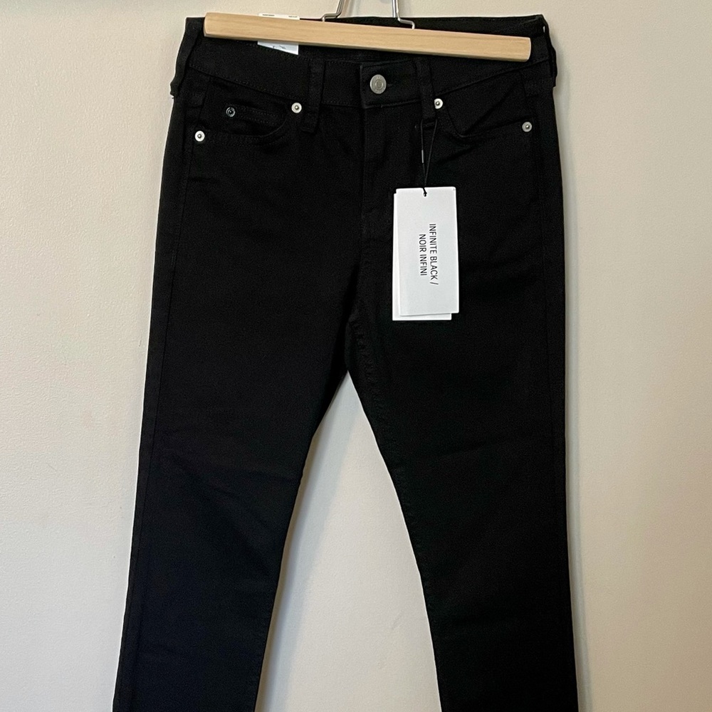 Black super skinny jeans.